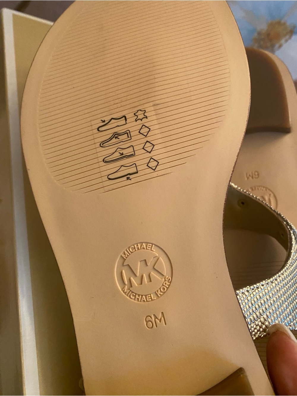 Michael Kors Gold T-Strap Leather “Jilly Flat” Sandals, Sz. 6m, New in Box - Picture 7 of 11